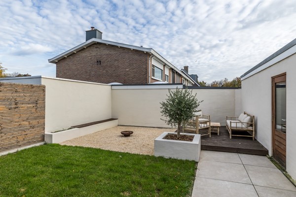 Foto - Verkocht onder voorbehoud: Instapklare gemoderniseerde geschakelde 2 onder 1 kap woning  met aanbouw, open keuken, tuin en garage in Voerendaal